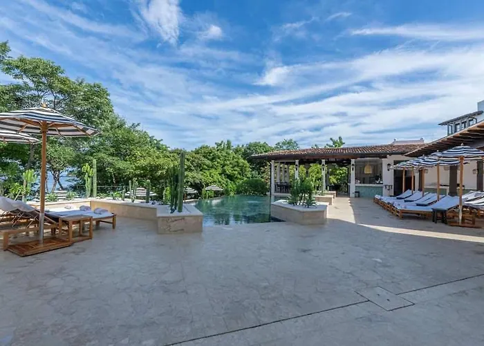 Stylish In The Heart Of Catalinas With Vibrant Design & Exclusive Club Access *